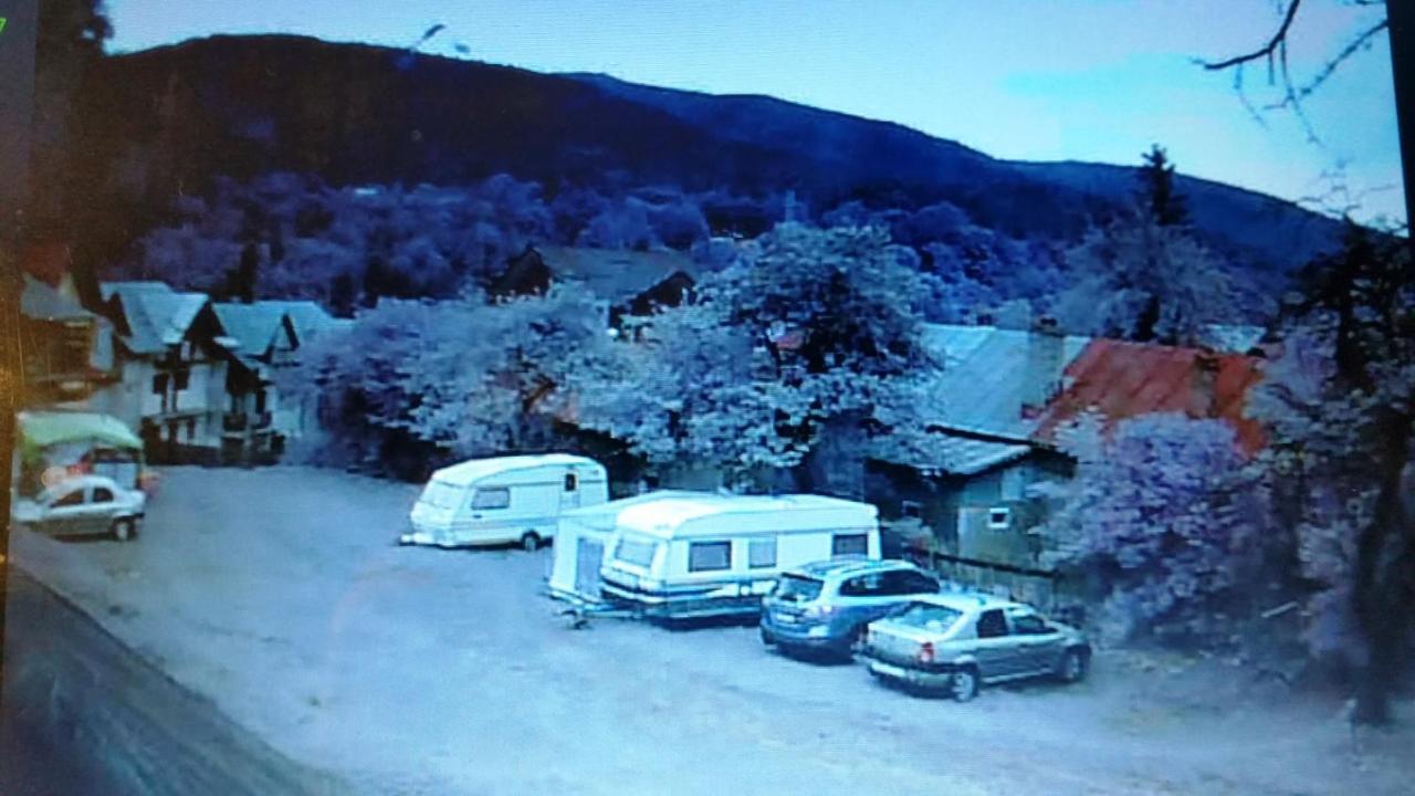 Camping Aviator, Numai Teren, Campare Pentru Rulote Autorulote Personale, Campingul Nu Are Rulote !!! Buşteni Eksteriør billede